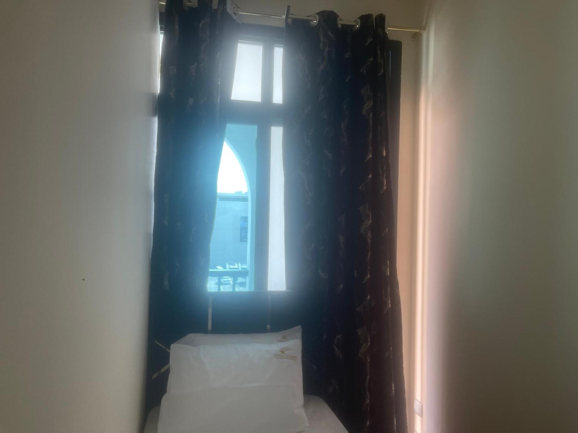 Four Stars Hostel Dubai Eksteriør bilde