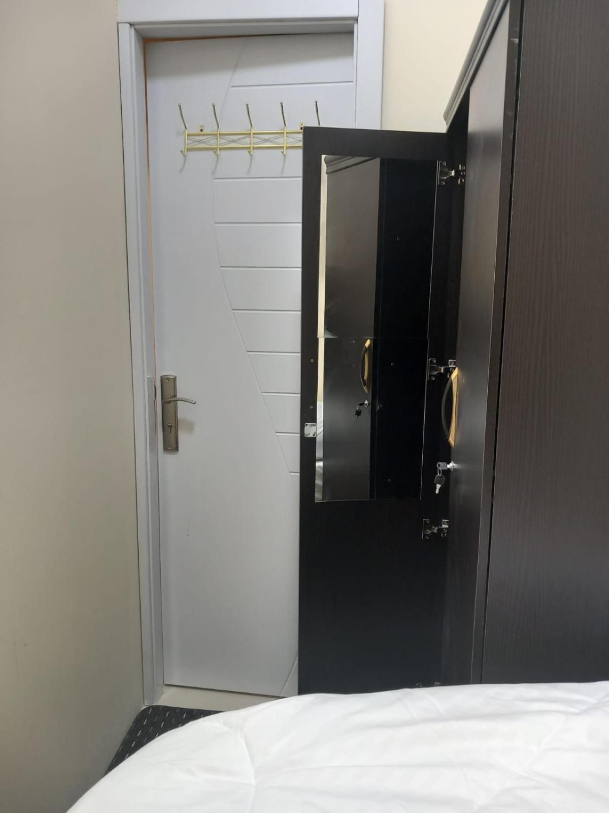 Four Stars Hostel Dubai Eksteriør bilde